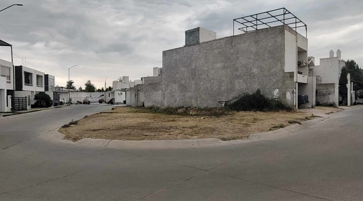 Terreno en esquina en Residencial Rubi, en León, Gto