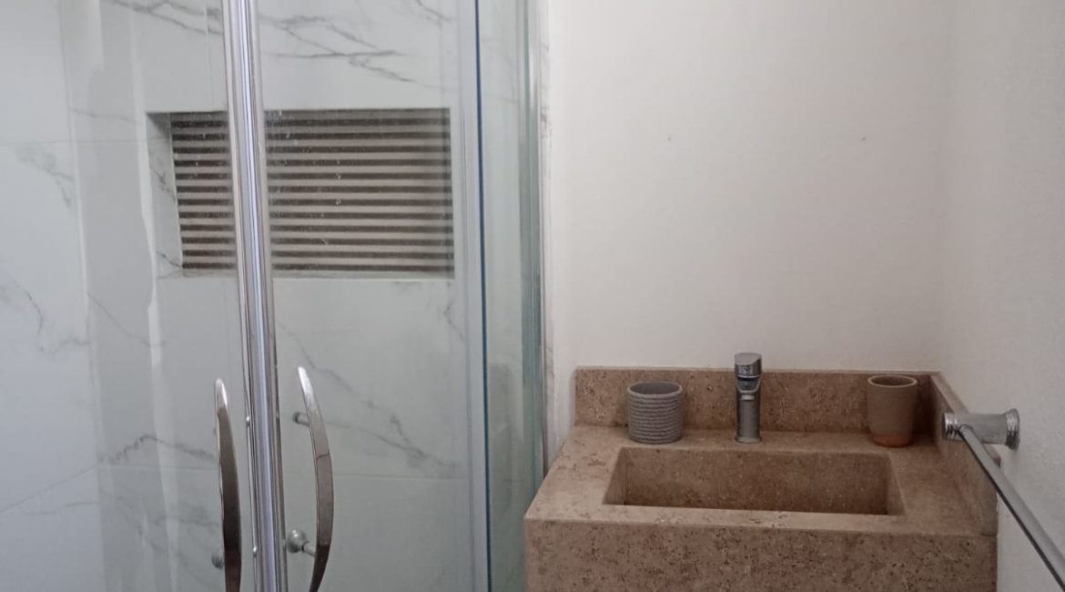 CASA EN VENTA EN ESQUINA HEROES DE LEON, LEON GTO