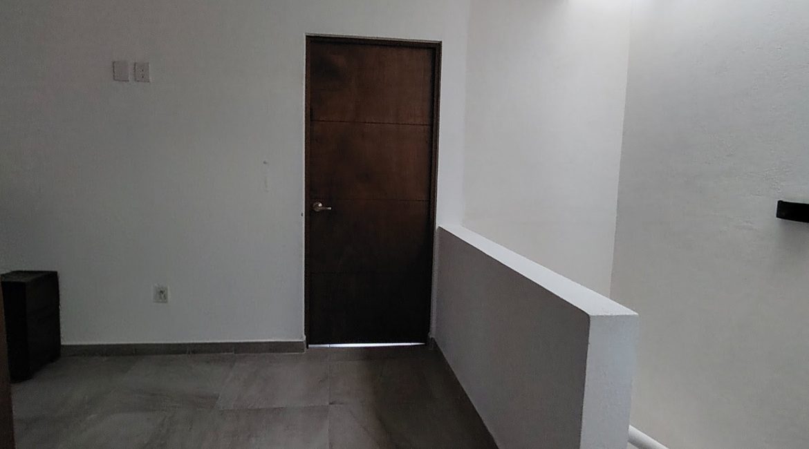 CASA EN VENTA EN ESQUINA HEROES DE LEON, LEON GTO