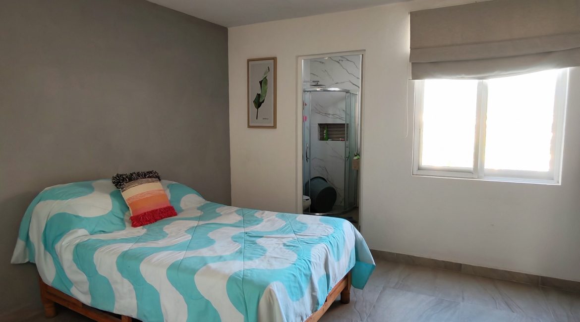CASA EN VENTA EN ESQUINA HEROES DE LEON, LEON GTO